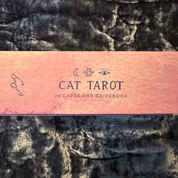 Cat Tarot Deck – Purple/Blue Illustrated Tarot for Cat Lovers - Picture 3 of 5